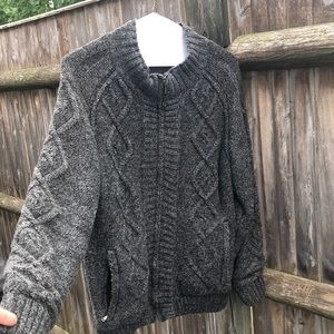Hawke & Co Outfitters Grey cable knit, lined zip down sweater. Men’s size Large